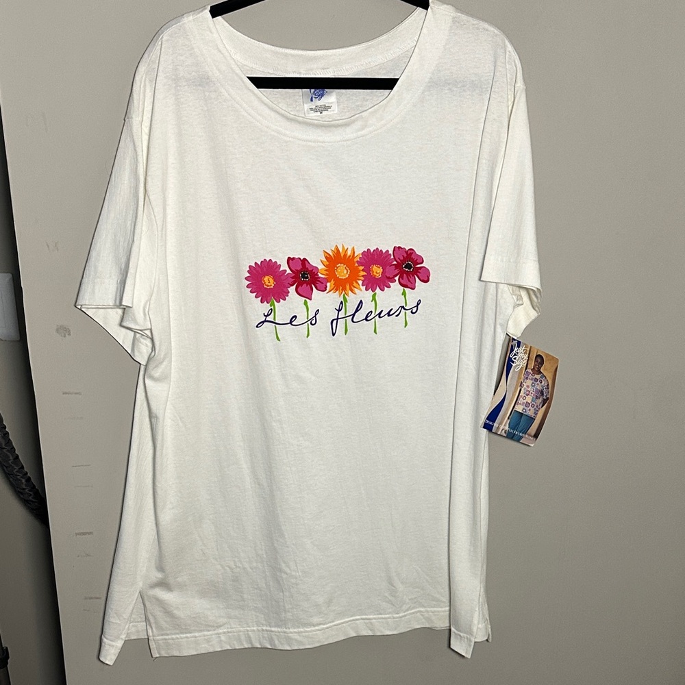 Just My Size Les fleurs New vintage White Tee with Colorful Floral Pattern
